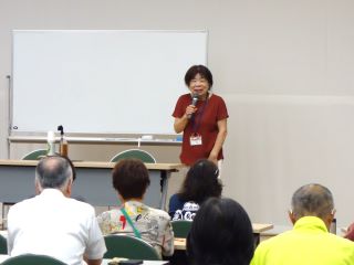 今回の講師の早川氏の写真。ショートカットの女性。